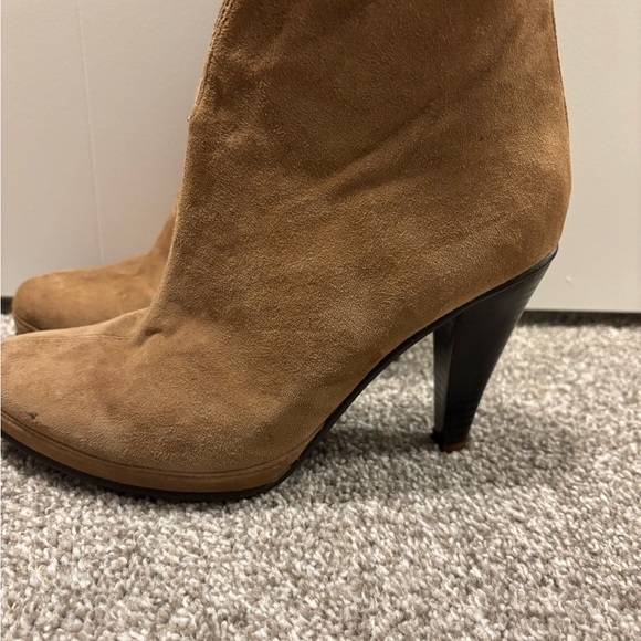 Elegant Tan Women's Ankle Boots - Picture 4 of 6